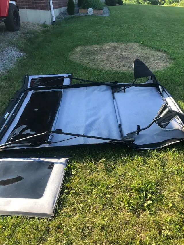 Jeep Wrangler soft top in Other Parts & Accessories in Oshawa / Durham Region - Image 3