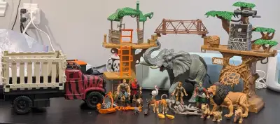 Cabane dans l'arbre Animal Planet + Camion L'éléphant et le lion sont interactifs ATTENTION: contien...