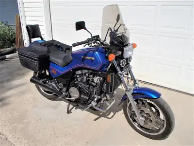 1984 HONDA V65 (VF1100S) Sabre Power bike Blast from the Pass! Powerful V-4-cylinder engine Honda Hi...