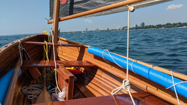 Wooden cedar strip sailboat with oars in excellent condition in Sailboats in Mississauga / Peel Region - Image 3