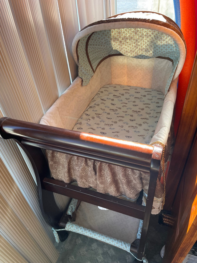 Baby Bassinet with Wheels in Multi-item in City of Toronto - Image 3
