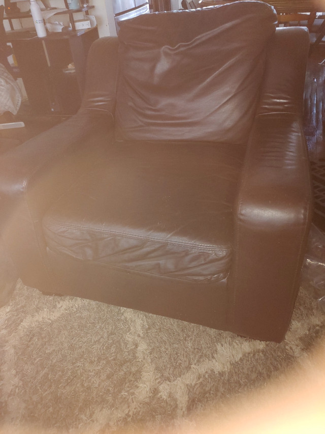 3 Sofa en cuir / 3 Leather couches dans Sofas et futons  à Ottawa - Image 2