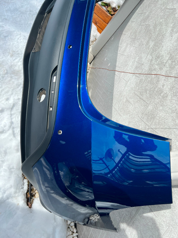 Tesla Y 2021  bumper arrier et avant bleu + valance dans Pièces de carrosserie  à Sherbrooke - Image 3