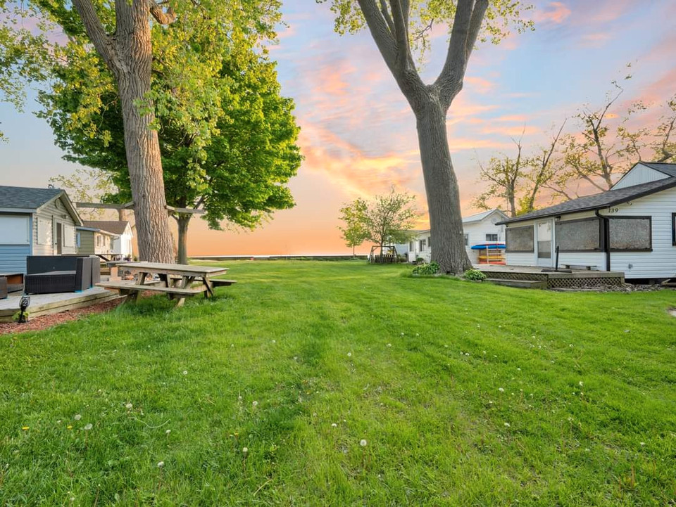 LAKE ERIE BEACH FRONT COTTAGE Houses for Sale Windsor Region Kijiji