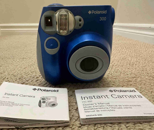 Polaroid instant camera in Cameras & Camcorders in Hamilton