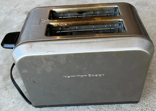 Hamilton Beach 2-Slice Toaster in Toasters & Toaster Ovens in Markham / York Region - Image 3