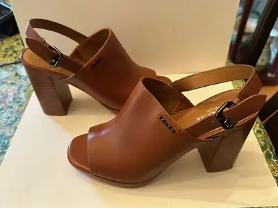 Saddle Brown Size 7 Leather Upper, Balance Man Made Brand New, Never Worn Sling back with adjustable...