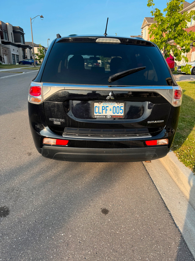 2014 Mitsubishi Outlander 7 seater with 2 sets of Tires! in Cars & Trucks in Markham / York Region - Image 4