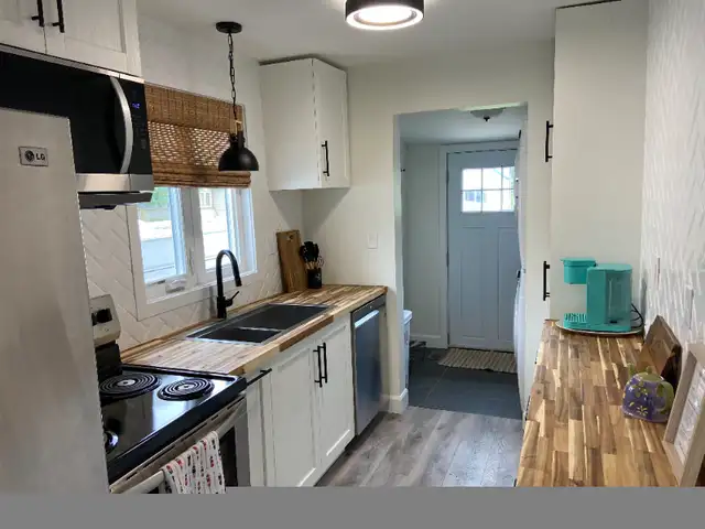 Reno’d 3 bdrm House steps to beach in Ontario in Canada - Image 9