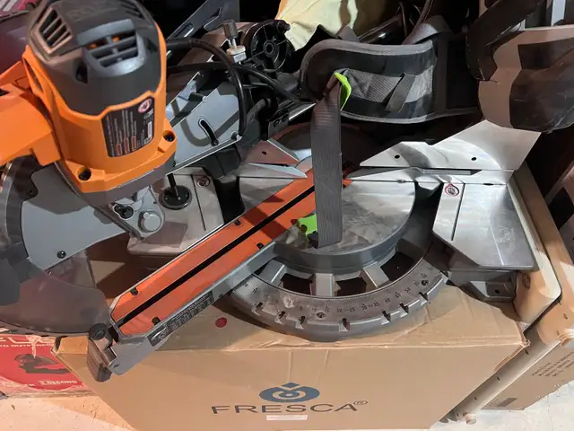 RIDGID 15 Amp Corded 12-Inch  Mitre Saw in Power Tools in Markham / York Region - Image 3