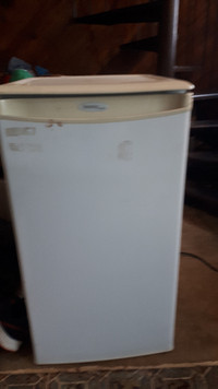 Danby 3.2 cubic foot Refrigerator