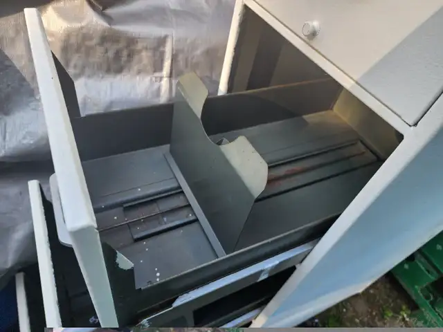 Heavy Duty Old Style 4 Drawer Fieling Cabinet White W Dividers in Bookcases & Shelving Units in Windsor Region - Image 6