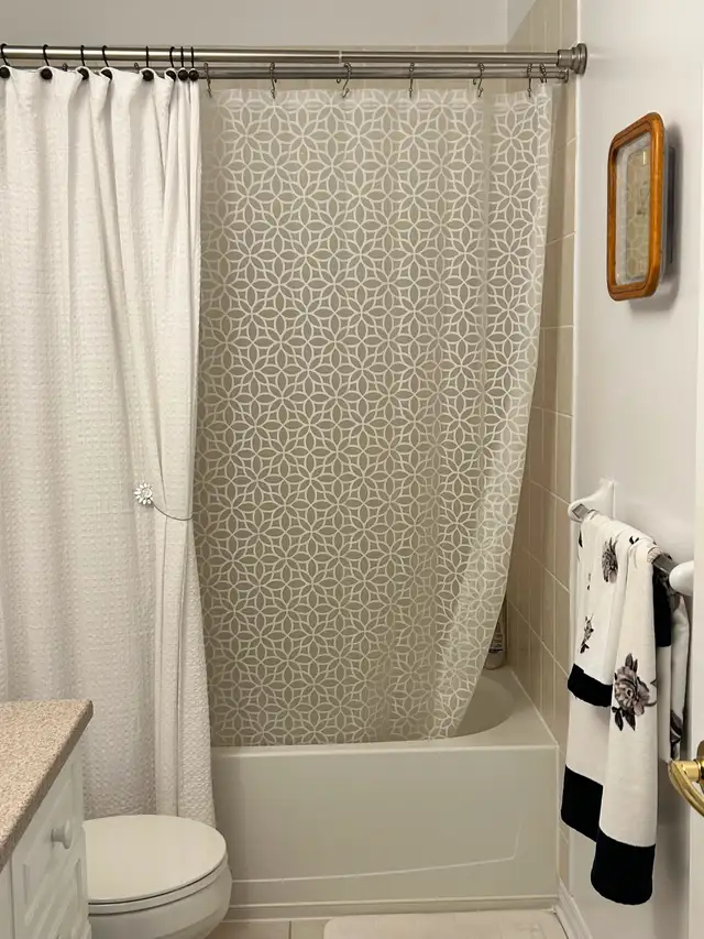Female ..ROOM FOR RENT $ 700.00 a month….. in Room Rentals & Roommates in Ottawa - Image 9