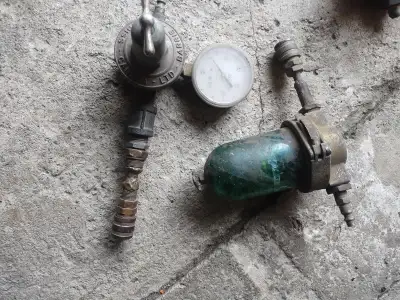 Vintage devilbis air regulator and water catcher