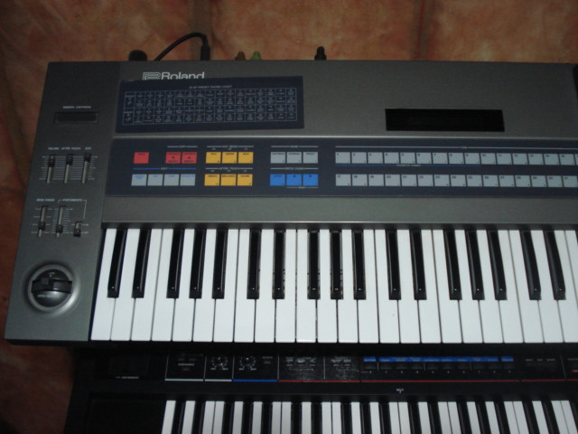 ROLAND JX-8P SYNTHESIZER COMPLETE WITH PG-800 PROGRAMER. in Pianos & Keyboards in Winnipeg