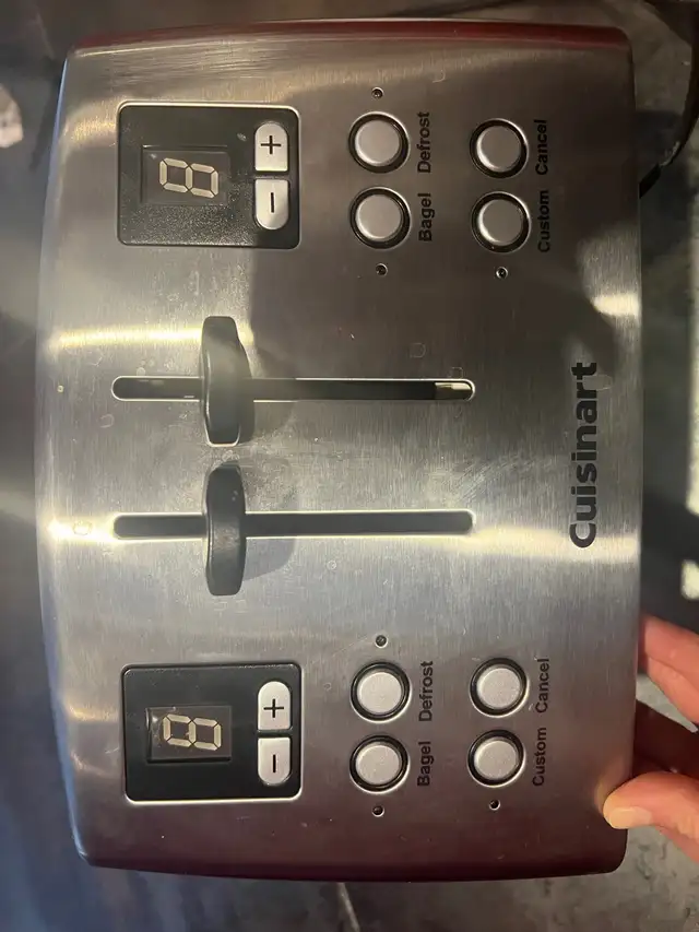 Cuisinart 4 slices toaster in Toasters & Toaster Ovens in Markham / York Region - Image 2