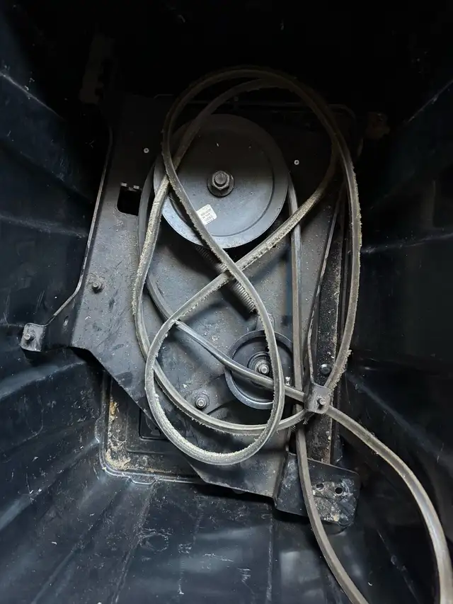 Snowblower Attachment in Snowblowers in London - Image 11