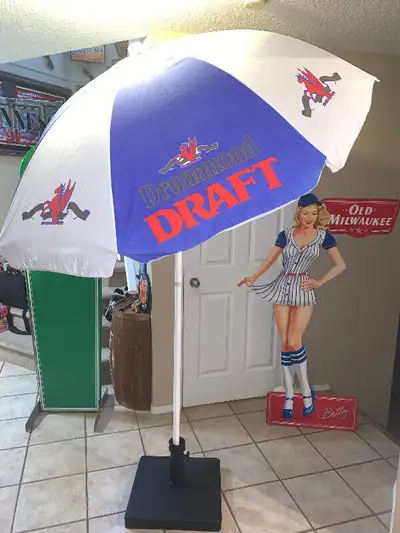 Vintage Drummond Beer bar beach Deck umbrella Mint This unique vintage and rare Drummond Beer beach...