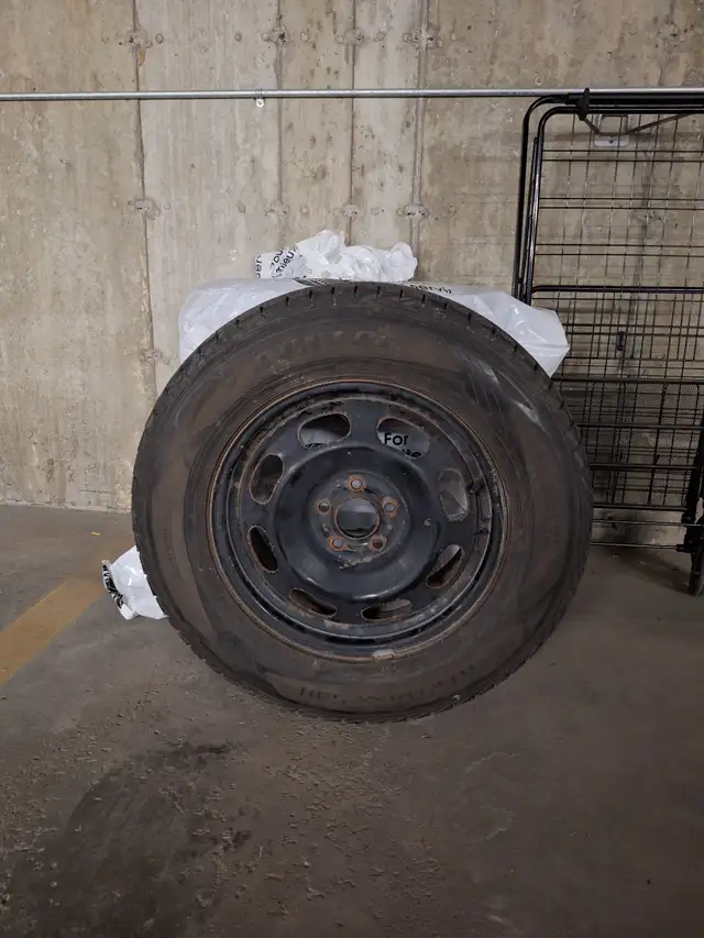4 Pneus d’hiver Dunlop WinterMax SJ8 à vendre in Tires & Rims in Longueuil / South Shore - Image 2