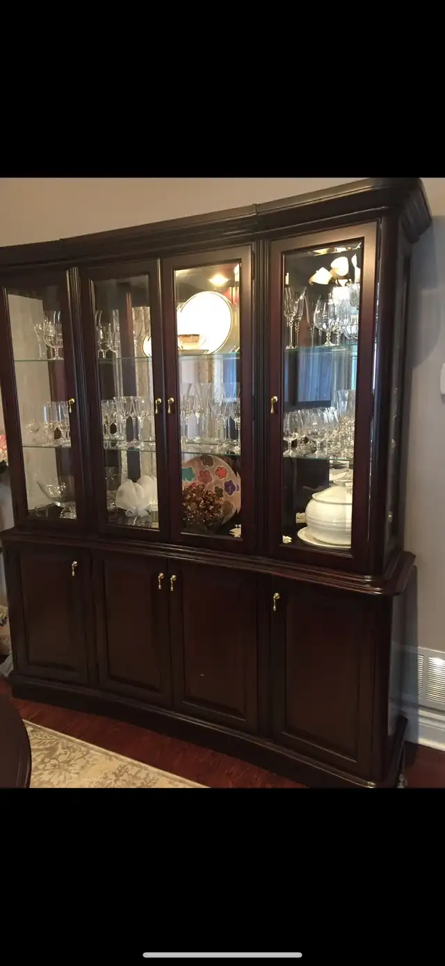 Buffet / Hutch / Display Cabinet in Hutches & Display Cabinets in City of Toronto - Image 5