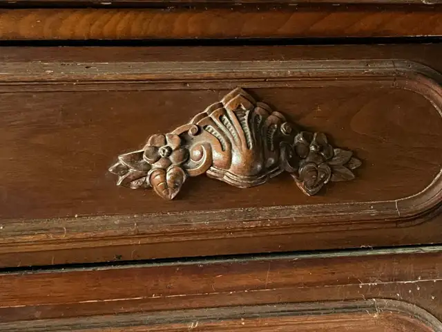 Antique Walnut Victorian Chest of Drawers Moustache Pulls in Arts & Collectibles in City of Toronto - Image 4