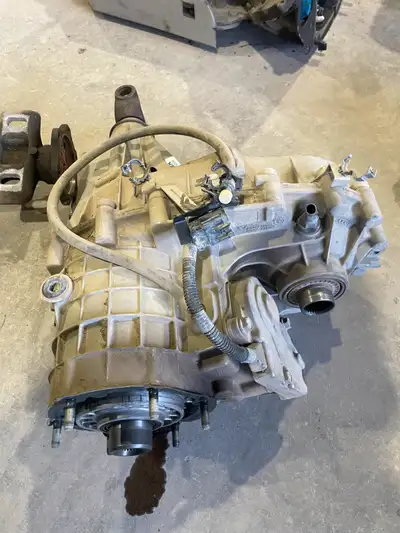 Good working condition, removed from 2006 Silverado K1500 1/2 ton. Electric shift NP246. Comes as se...