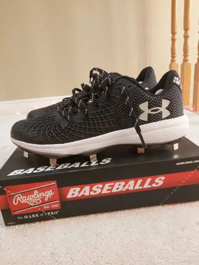 Womens Under Armour Softball Cleats Size 10, View more