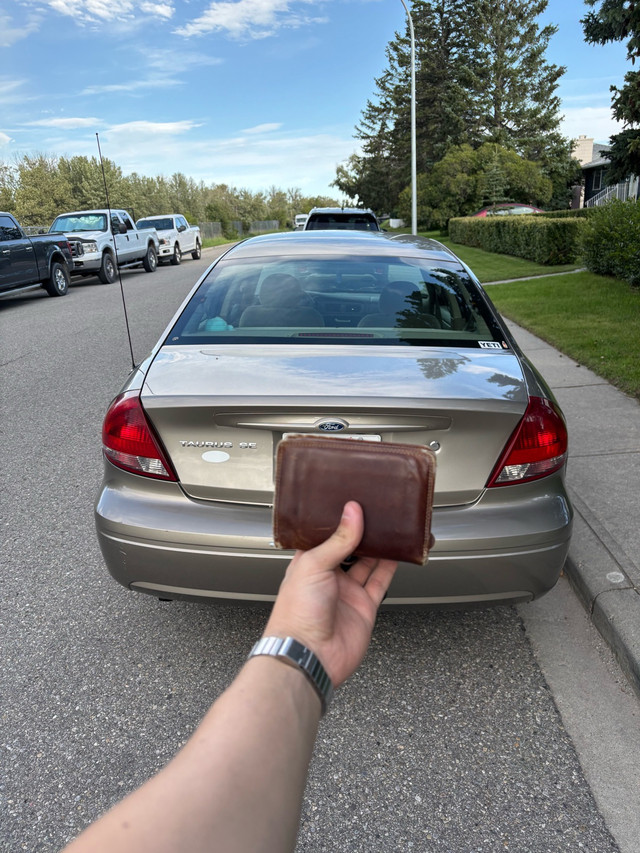 2005 ford Taurus in Cars & Trucks in Calgary - Image 3