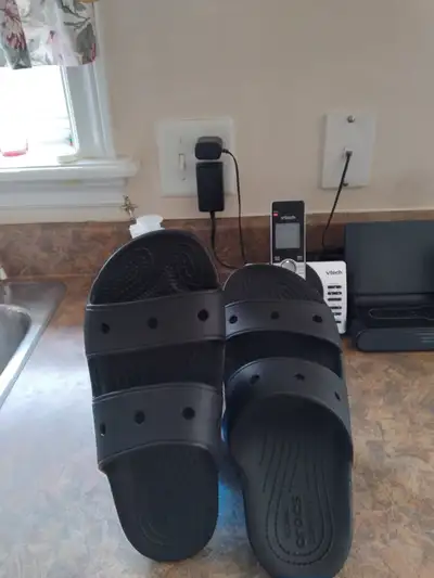 MAKE ME AN OFFER... WOMEN'S SIZE 9 CROCS SANDALS. NEW NEVER WORN. EXCELLENT CONDITION/QUALITY. $15.0...