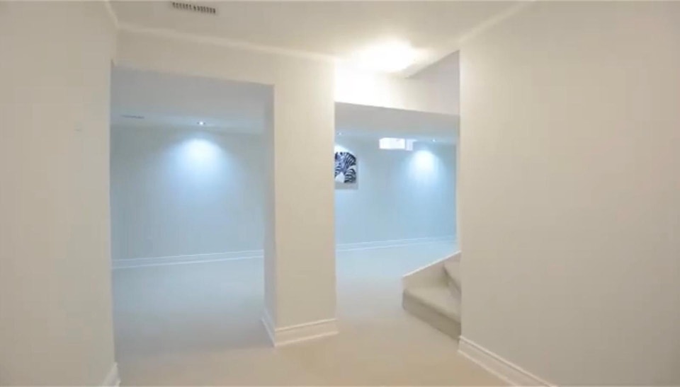 3+1 Bedrooms detached House with Huge backyard and Front 3