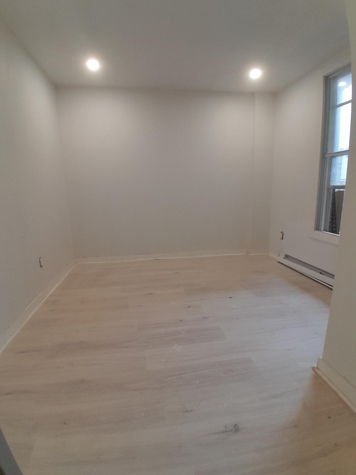 **1 mois gratuit** Grand 5 1/2 rénové, parc Lafontaine $2100 — photo 1