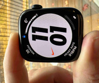 Midnight Aluminum Apple Watch Series 8 (GPS + Cellular) 45mm