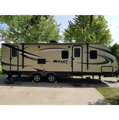 Bunkhouse, Sleeps 9-10 Dry Weight Only 5068lbs, 31ft Aluminum Framing Thermal Package: Enclosed Unde...