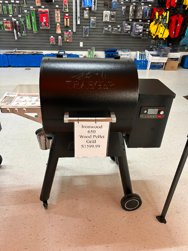 TRAEGER IRONWOOD 650 GRILL in BBQs & Outdoor Cooking in Winnipeg