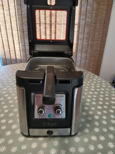 Friteuse T fal odorless deep fryer, View more