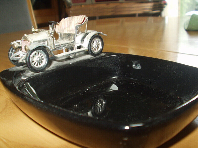ANTIQUE ASH-TRAY  , CENDRIER AVEC AUTO , TOY in Arts & Collectibles in Gatineau