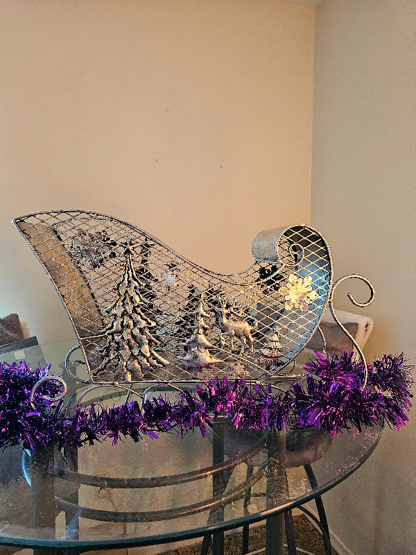 Decorative Christmas Sleigh in Holiday, Event & Seasonal in Winnipeg - Image 2