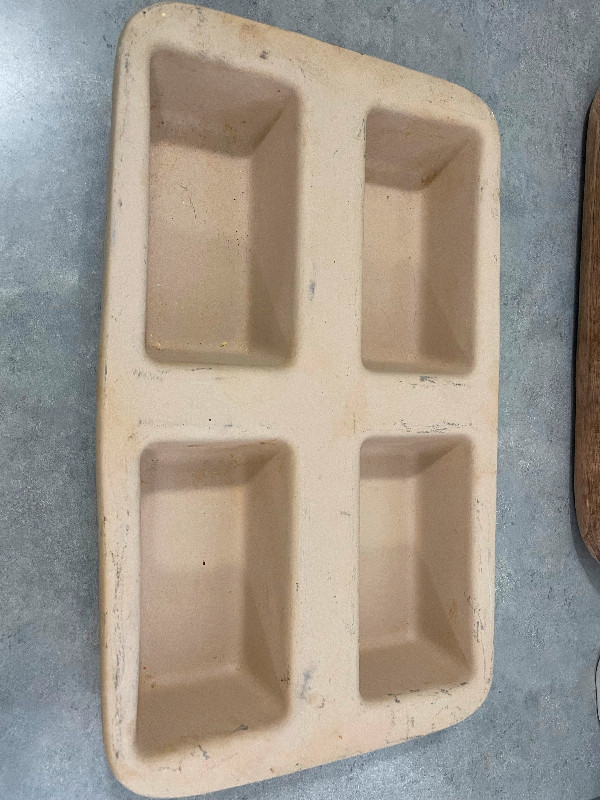 Pampered Chef loaf pan in Kitchen & Dining Wares in Barrie