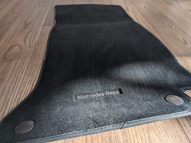 2015-2020 Mercedes C300 OEM Carpet Floor Mats w Rubber Floor set in Other Parts & Accessories in Markham / York Region - Image 2
