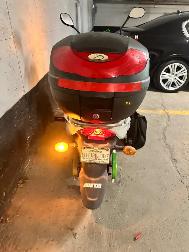 Daymak e-bike very good running condition . in Scooters & Pocket Bikes in Mississauga / Peel Region - Image 5