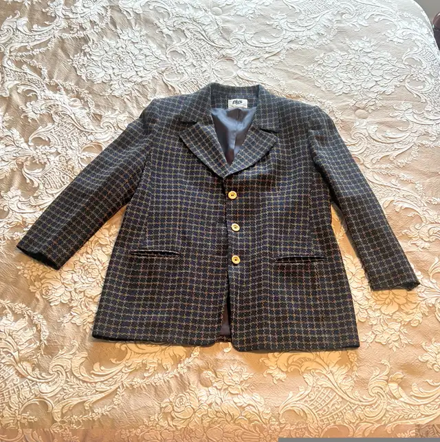 Blu's Designer 100% High-Quality Wool Women's Pant Suit Size 14! in Women's - Other in Calgary - Image 8
