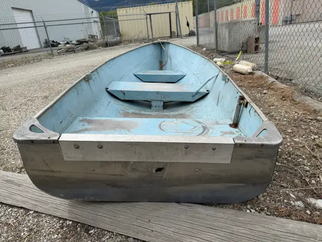 Aluminum boat for sale in Fishing, Camping & Outdoors in Penticton - Image 3