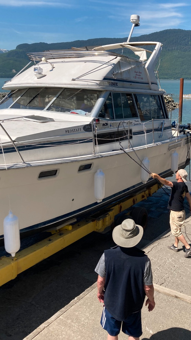 Bayliner 3870 Yacht  in Powerboats & Motorboats in Kitimat - Image 2