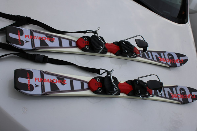 Atomic Fumachime snowblades short skis 99cm with non releasable in Ski in City of Toronto