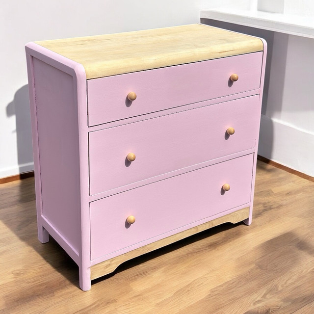 Charming Pink Solid Wood 3-Drawer Dresser dans Commodes et armoires  à Ville de Montréal - Image 2