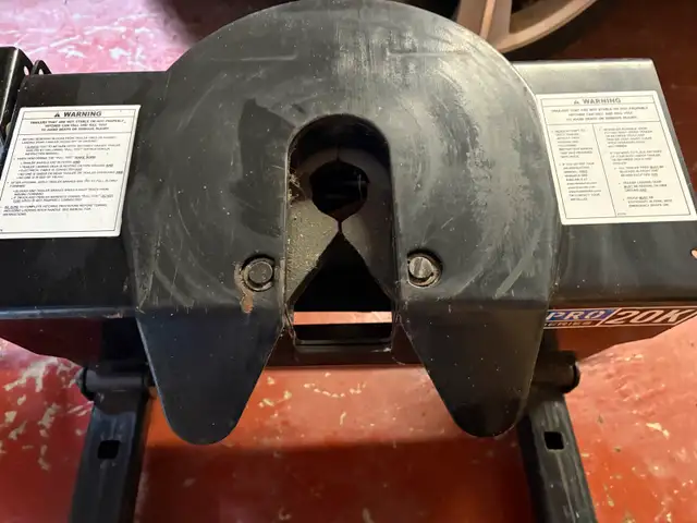 Reese Fifth wheel hitch in Other in Moncton - Image 3