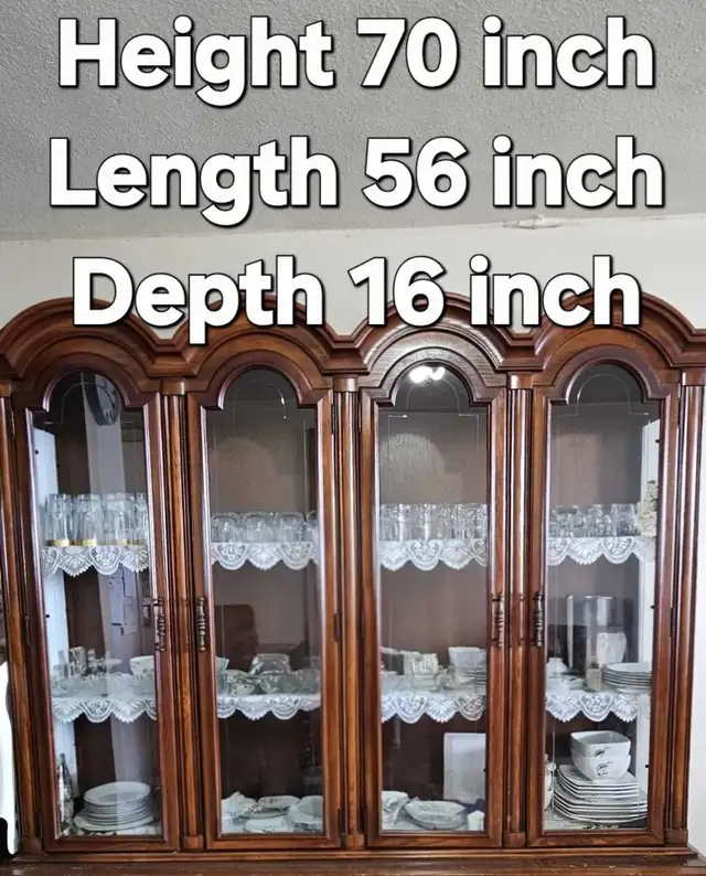 Hutch & dinng table. in Hutches & Display Cabinets in Hamilton - Image 2