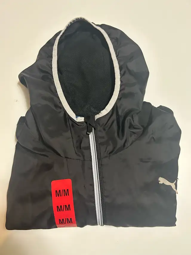 Puma Active Wear Gym Sports Jacket in Kids & Youth in Calgary - Image 3