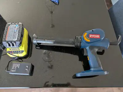 Ryobi 18 Volt Caulking Tool Good overall condition. Comes with new Ryobi 18 volt 1.5 amp battery and...