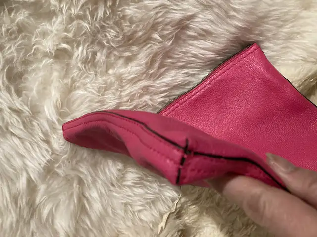 authentic Gucci makeup bag pouch in Women's - Bags & Wallets in Oakville / Halton Region - Image 6